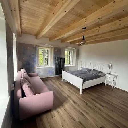 Konirna * Kovářská