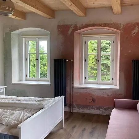 Konirna * Kovářská