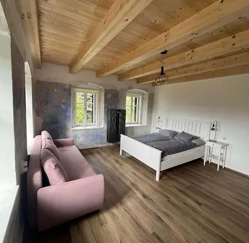 Konirna * Kovářská